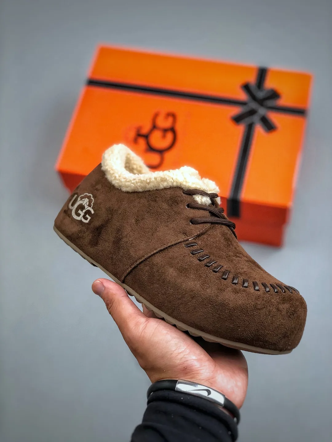 💰520 supports the store G UGG2025ss official website latest hanni thick sole, I love it so much, and it is very light and easy to wear. When paired with socks, it has a super sweet girly feel. Dopamine color, full of vitality, really super girl ~ fall in love at a glance, original material of the upper, original outsole, soft and comfortable on the feet, versatile, can make the legs look longer in seconds, a must-have item for summer Size: 35-40
